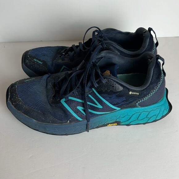 New Balance Sneakers - Women's 11 - Picture 5 of 10